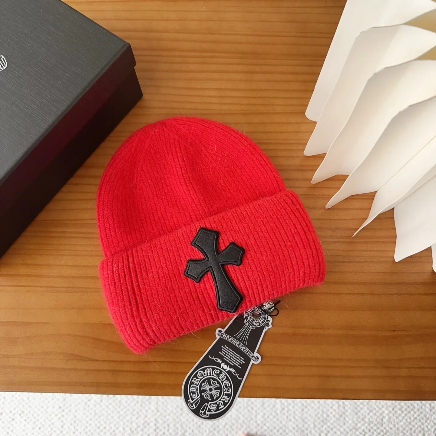 💰56 Crow Heart Angora Rabbit Fur Knitted Beanie for Autumn and Winter. This must be a favorite of minimalism. It is clean, neat, fashionable and versatile, and will definitely not be picky about your face shape! A fashionable classic that lasts forever! Fashionable black and white can be purchased together!